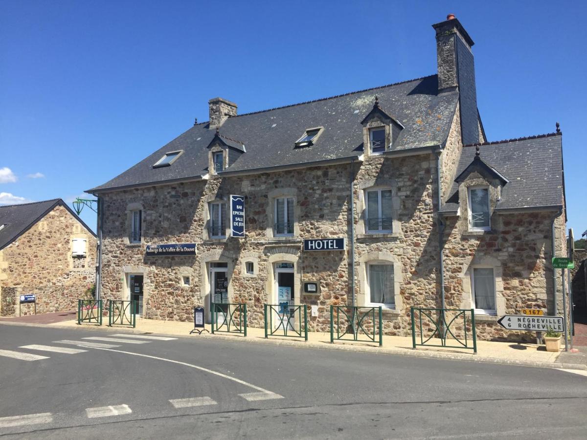 Auberge Vallee De La Douve L'Etang-Bertrand Екстериор снимка