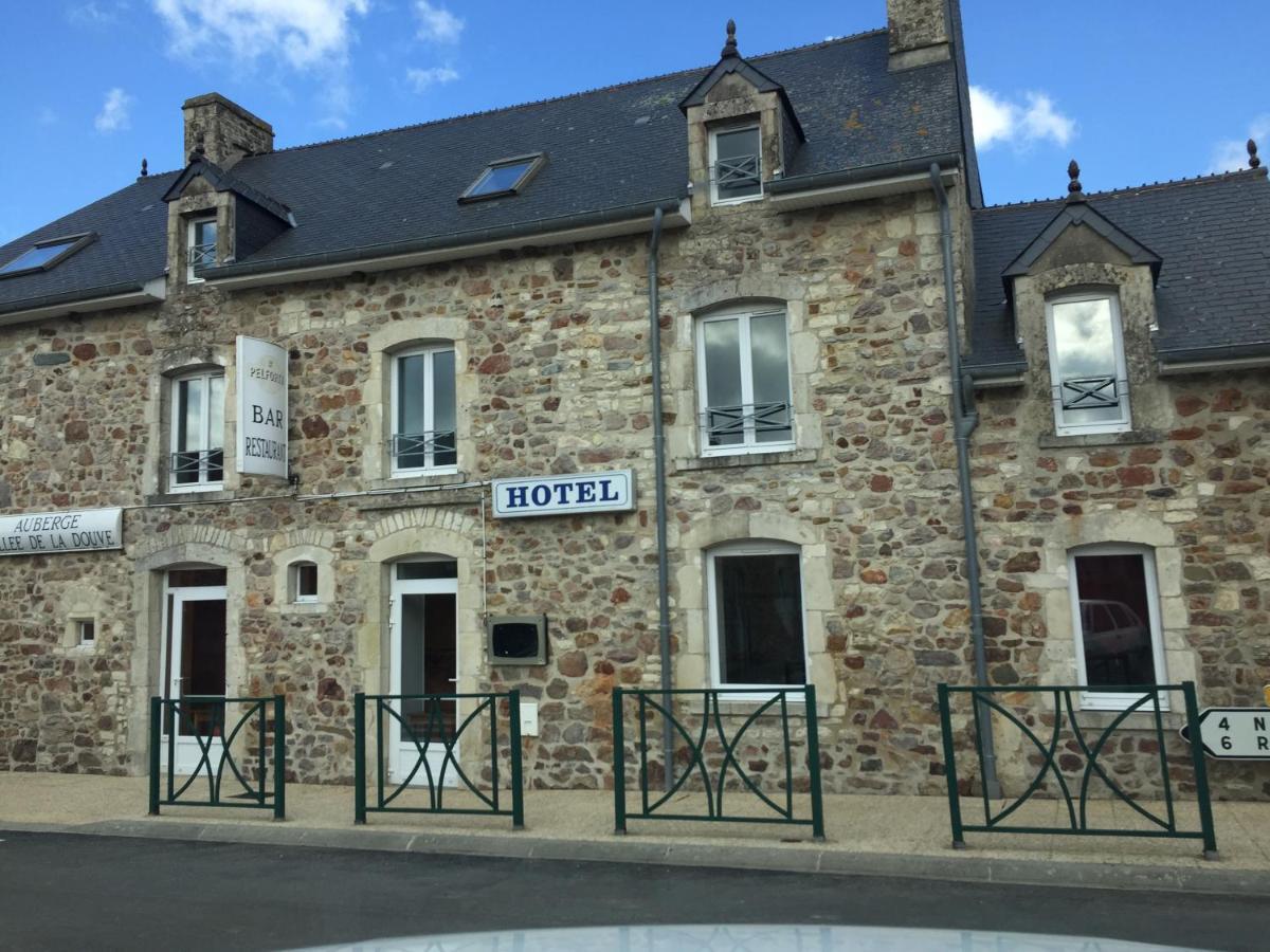 Auberge Vallee De La Douve L'Etang-Bertrand Екстериор снимка